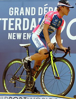 Archivo:Damiano Cunego Tour 2010 team presentation