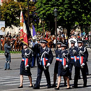 Archivo:ENSOP flag guard Bastille Day 2008