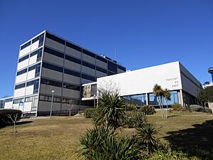 Archivo:Facultat Dret