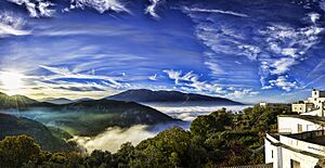 Archivo:Floating above the clouds