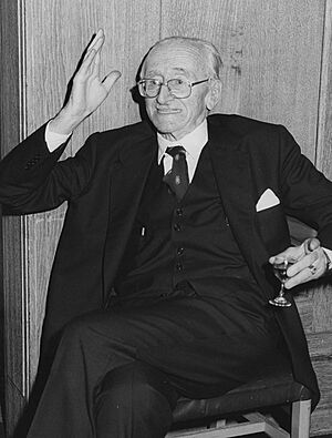 Archivo:Friedrich August von Hayek 1981