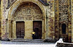 Archivo:Great door, Conques (Felicity)