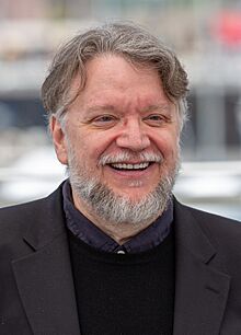 Guillermo del Toro at 2025 Cannes Photocall (cropped).jpg