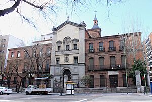 Archivo:Hospital de San Pedro de los Naturales (Madrid) 02