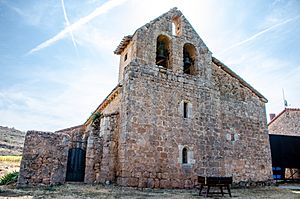 Archivo:Iglesia de San Torcuato. Cobos junto a La Molina (Burgos) - Fachada oeste