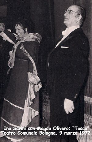 Archivo:Ino Savini con Magda Olivero - 'Tosca' T. Comunale Bologna 1972-03-09