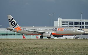 Archivo:Jetstar Airbus A321 at Melbourne Airport