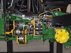 Archivo:John Deere 3350 tractor cut transmission