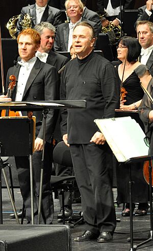 Archivo:Mark Elder