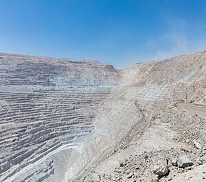Archivo:Mina de Chuquicamata, Calama, Chile, 2016-02-01, DD 109