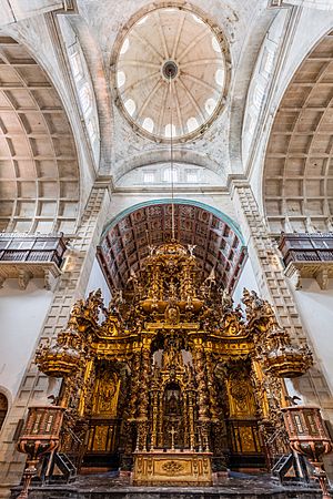Archivo:Monasterio de San Martín, Santiago de Compostela, España, 2015-09-23, DD 14-16 HDR