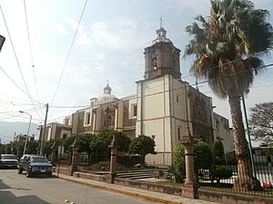 Archivo:Parroquia de Santiago Apostol Tuxpan Mich2