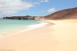 Playa de Las Conchas.jpg