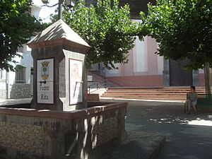 Archivo:Plaza de Ayódar (Castellón)
