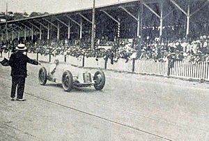 Archivo:Robert Benoist, vainqueur du Grand Prix d'Espagne 1927 sur Delage 1.5L à Lasarte