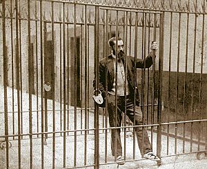 Archivo:Sabino Arana in Larrinaga prison, 1895