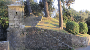 Archivo:San Sebastián (RPS 13-09-2014) Castillo de la Mota, escaleras de piedra
