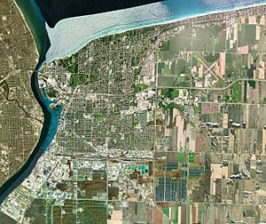Archivo:Sarnia, Ontario satellite image
