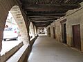 Soportales y porches de la calle Mayor del municipio de La Fresneda, provincia de Teruel