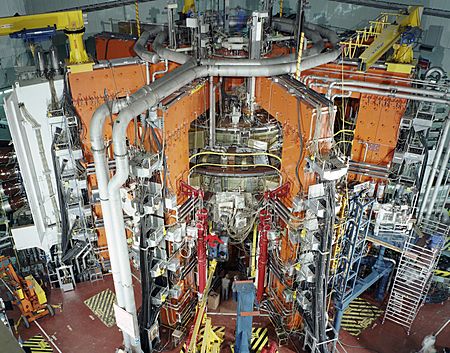 Archivo:The JET magnetic fusion experiment in 1991