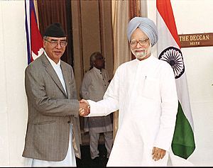 Archivo:The Prime Minister, Dr. Manmohan Singh with the Prime Minister of Nepal Mr. Sher Bahadur Deuba in New Delhi on September 9, 2004