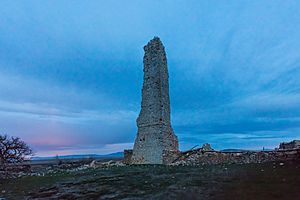 Archivo:Torre de Tordesalas, Torrubia de Soria, España, 2017-01-02, DD 01