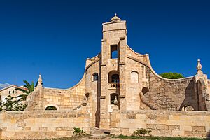 Archivo:Torre principal de vigilancia del Lazareto de Mahos