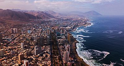 Archivo:Vista del sur de Antofagasta, Chile