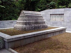 Archivo:Zheng He's tomb, Nanjing