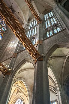 Archivo:20121007 Beauvais CathedralStPierre props DSC00787