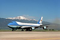 Archivo:Air Force One on the ground