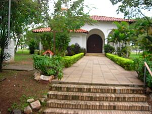 Archivo:Asunción, Ytay, capilla en el área grupo Habitacional Aeropuerto.