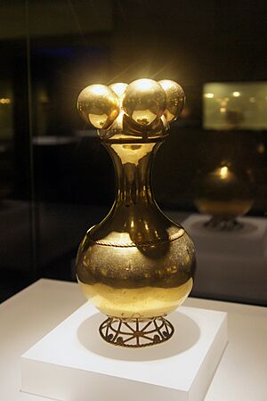 Archivo:BOG 04 2012 Museo de Oro Gourd Lime Container 1228