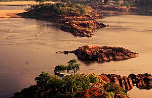 Archivo:Bangui Crossing - panoramio