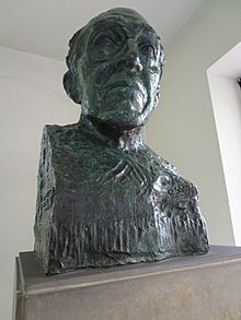 Biblioteca Nacional - Busto de German Arciniegas - Vista de Cerca.jpg