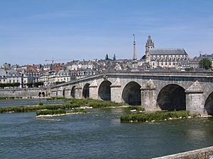 Archivo:Blois.Loirebruecke.wmt