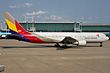 Boeing 767-38E, Asiana Airlines AN1601329.jpg