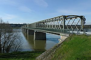 Archivo:Bridge at Montsoreau