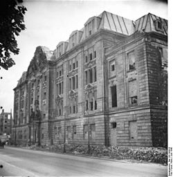 Archivo:Bundesarchiv Bild 183-S85918, Berlin, Prinz-Albrecht-Straße, zerstörtes Gestapo-Gebäude