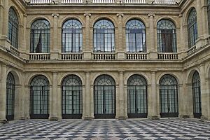 Archivo:Casa Lonja de Mercaderes (Sevilla). Patio