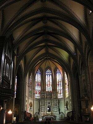 Archivo:Catedral de Perpinyà, nau i presbiteri
