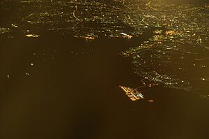 Archivo:Chubu Centrair International Airport Night
