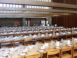 Archivo:Dining Hall, Churchill 2005