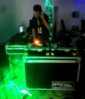 Archivo:Disc-Jockey Fabio Palo (Jardín América, Misiones, Argentina)