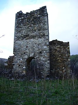 Restos de la ermita de Folibar, en las cercanías de San Esteban de Valdueza