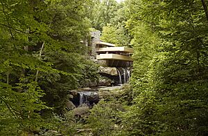 Archivo:Fallingwater, also known as the Edgar J. Kaufmann, Sr., residence, Pennsylvania, by Carol M. Highsmith