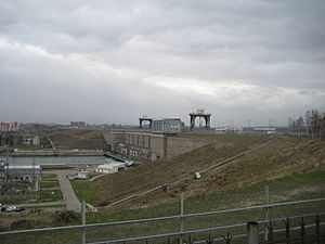 Archivo:Irkutsk-hydroelectric