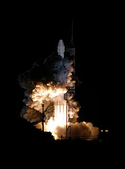 Archivo:MESSENGER launch on Delta 7925 rocket