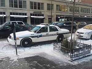 Archivo:Minneapolis PD Car 90s-2000s