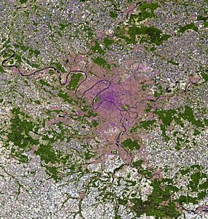 Archivo:Paris and vicinities, LandSat-5 false color satellite image, 2006-07-16